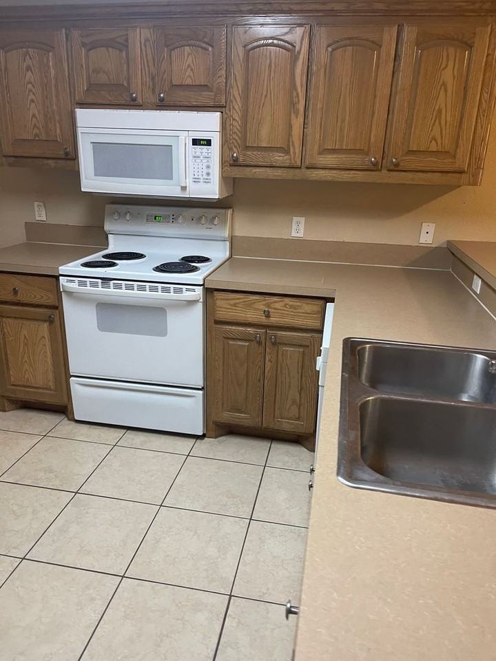 1112 W Spring St - Photo 3 of 20