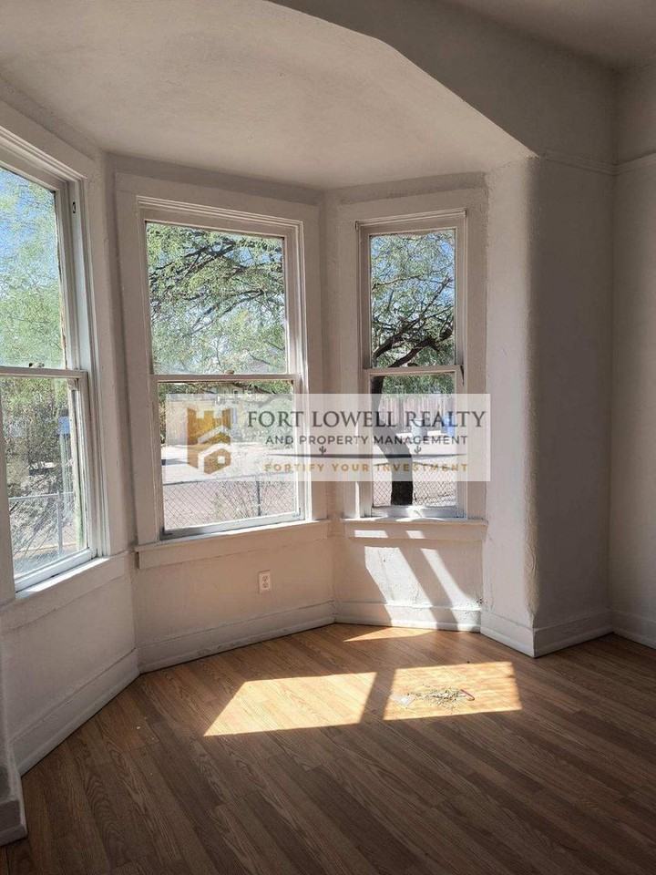 226 N 1st Ave - Photo 3 of 13