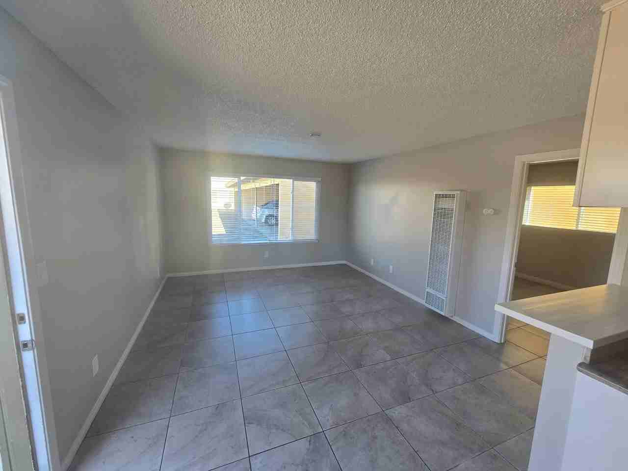 724 W 18th St - Photo 2 of 12