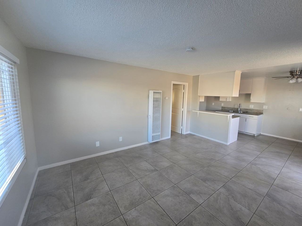 724 W 18th St - Photo 3 of 12