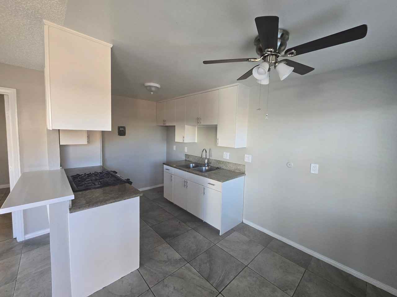 724 W 18th St - Photo 5 of 12