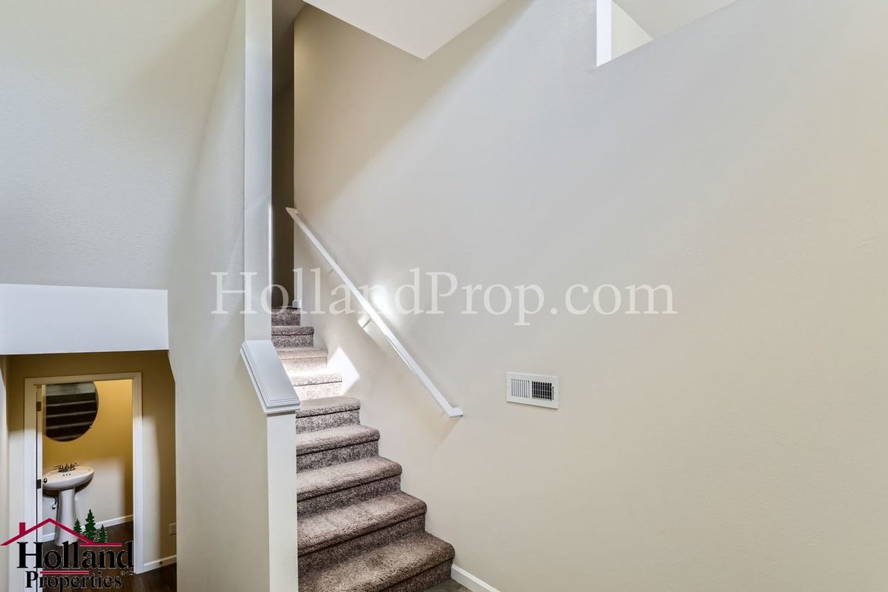 10597 Ne Avery Way - Photo 5 of 29