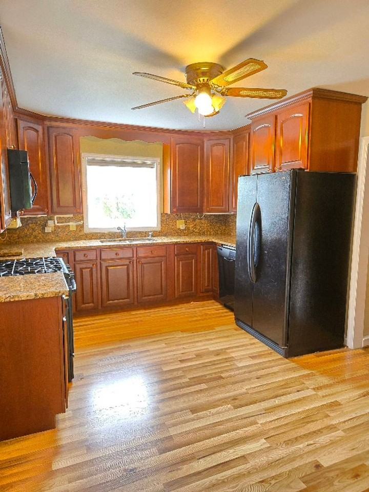 705 Ashford Rd - Photo 6 of 50