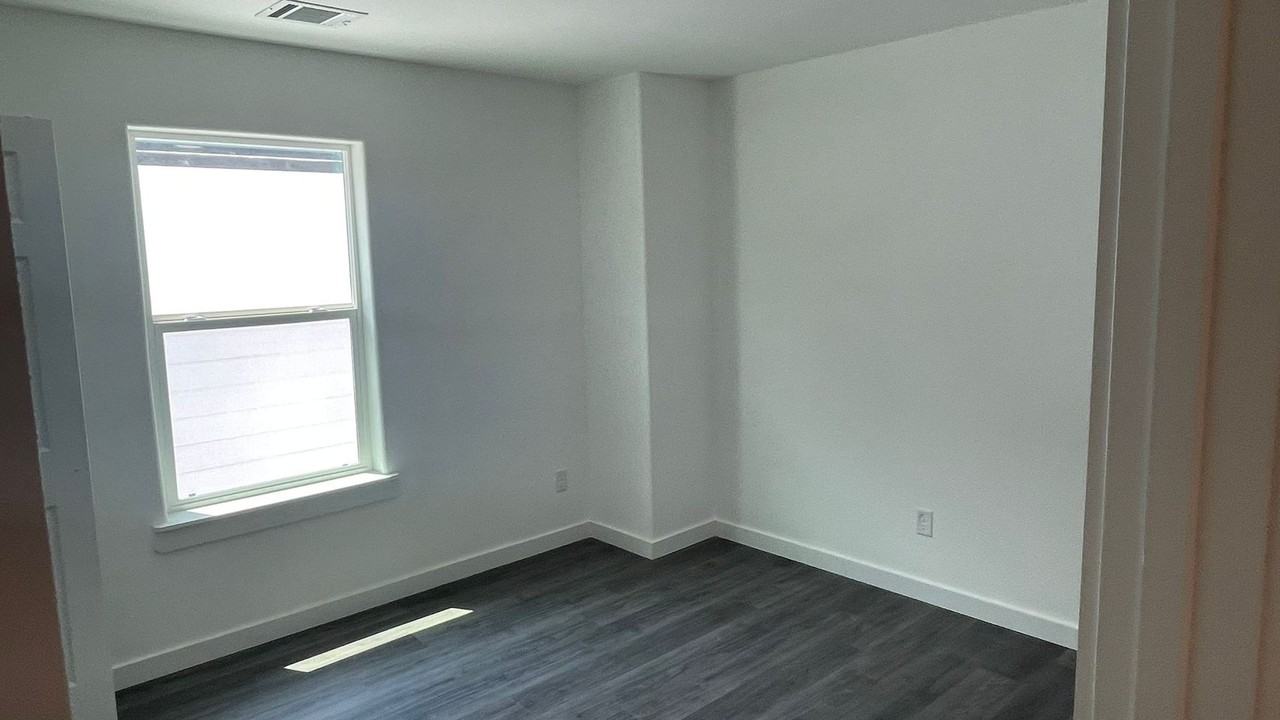 9529 Everglade Dr #B - Photo 4 of 10