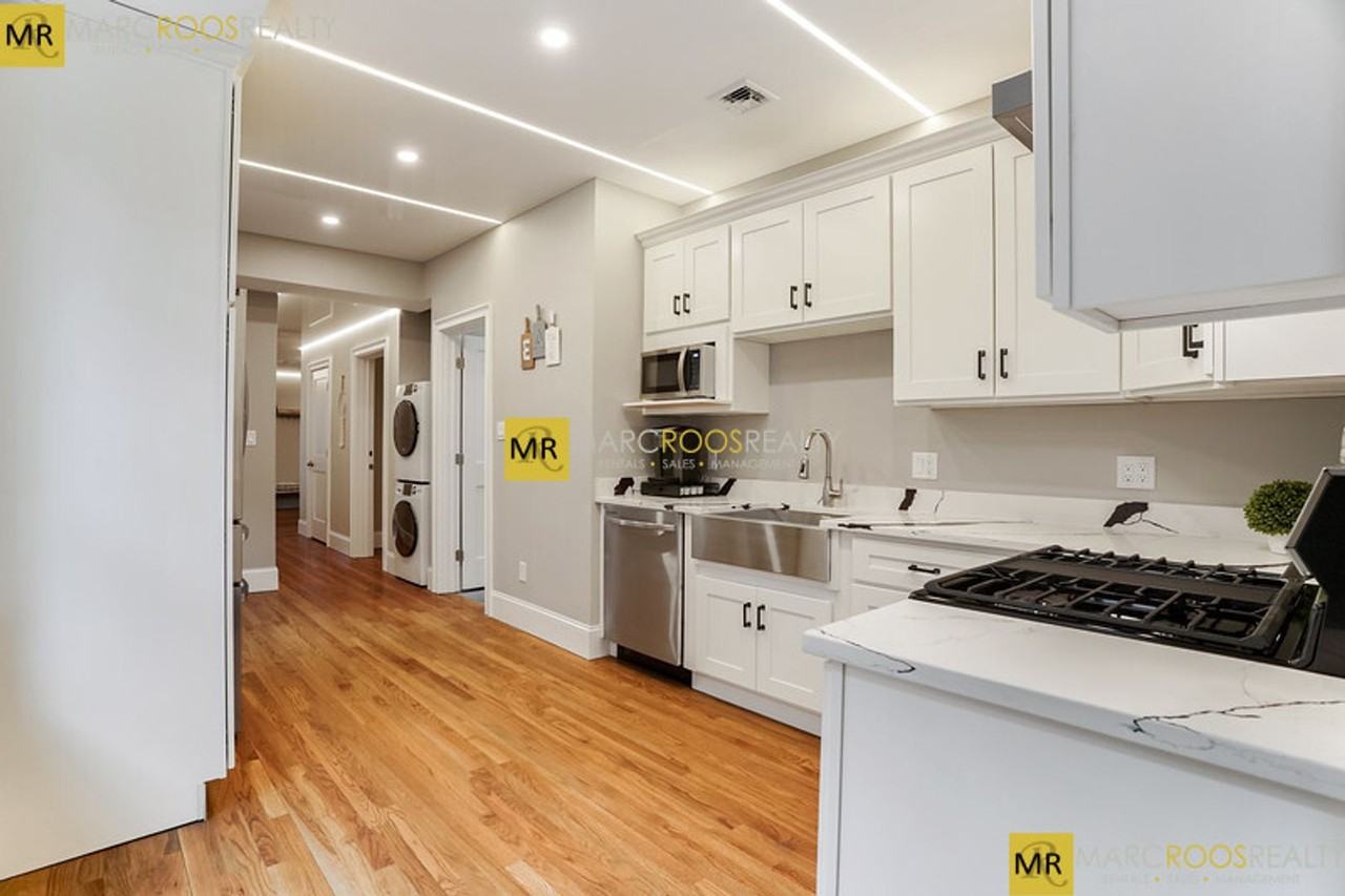 10 Babcock St - Photo 2 of 16