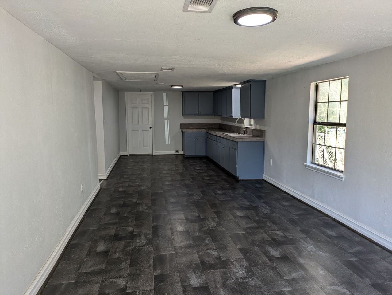 1125 North Tannahill Street - Photo 3 of 18