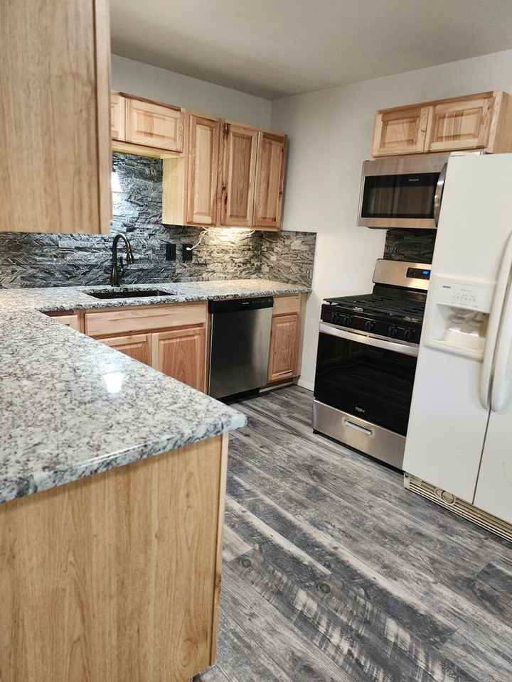 630 E 4th St - Photo 3 of 17