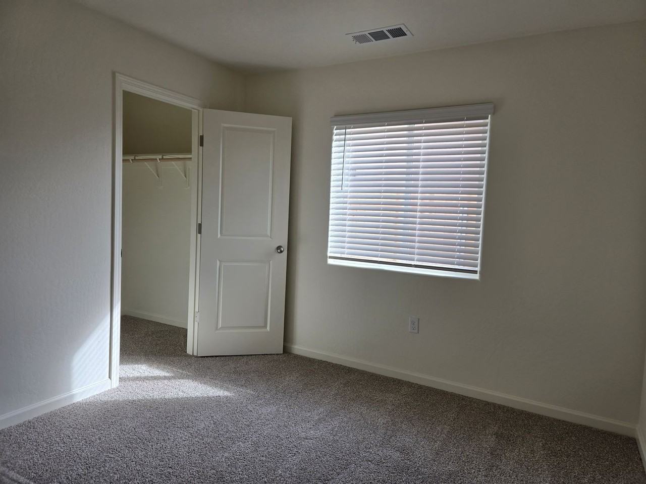 2118 W Escher Dr - Photo 4 of 21