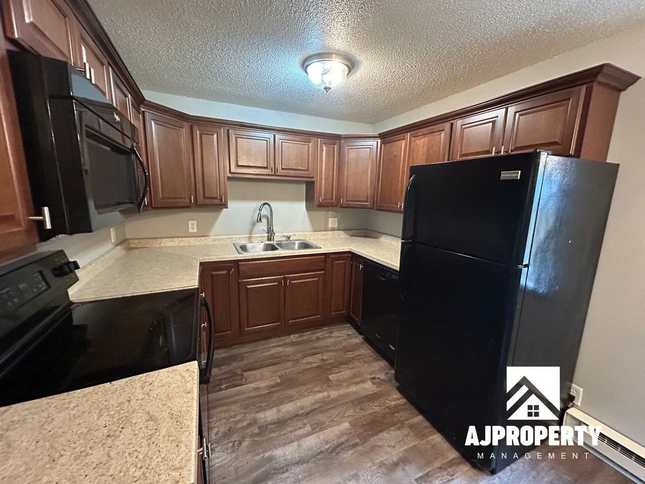 2109 S Cleveland Ave - Photo 2 of 14