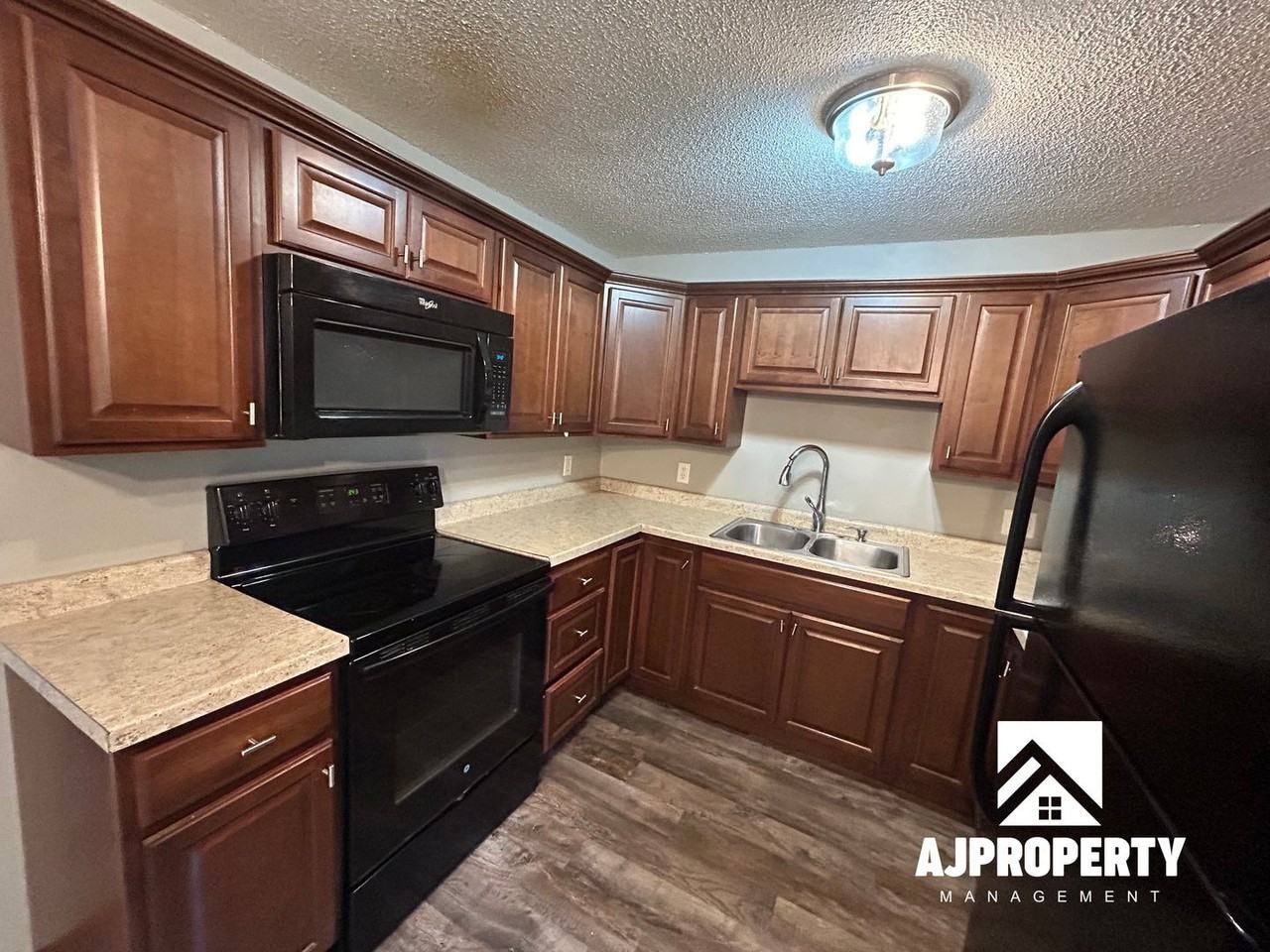 2109 S Cleveland Ave - Photo 3 of 14