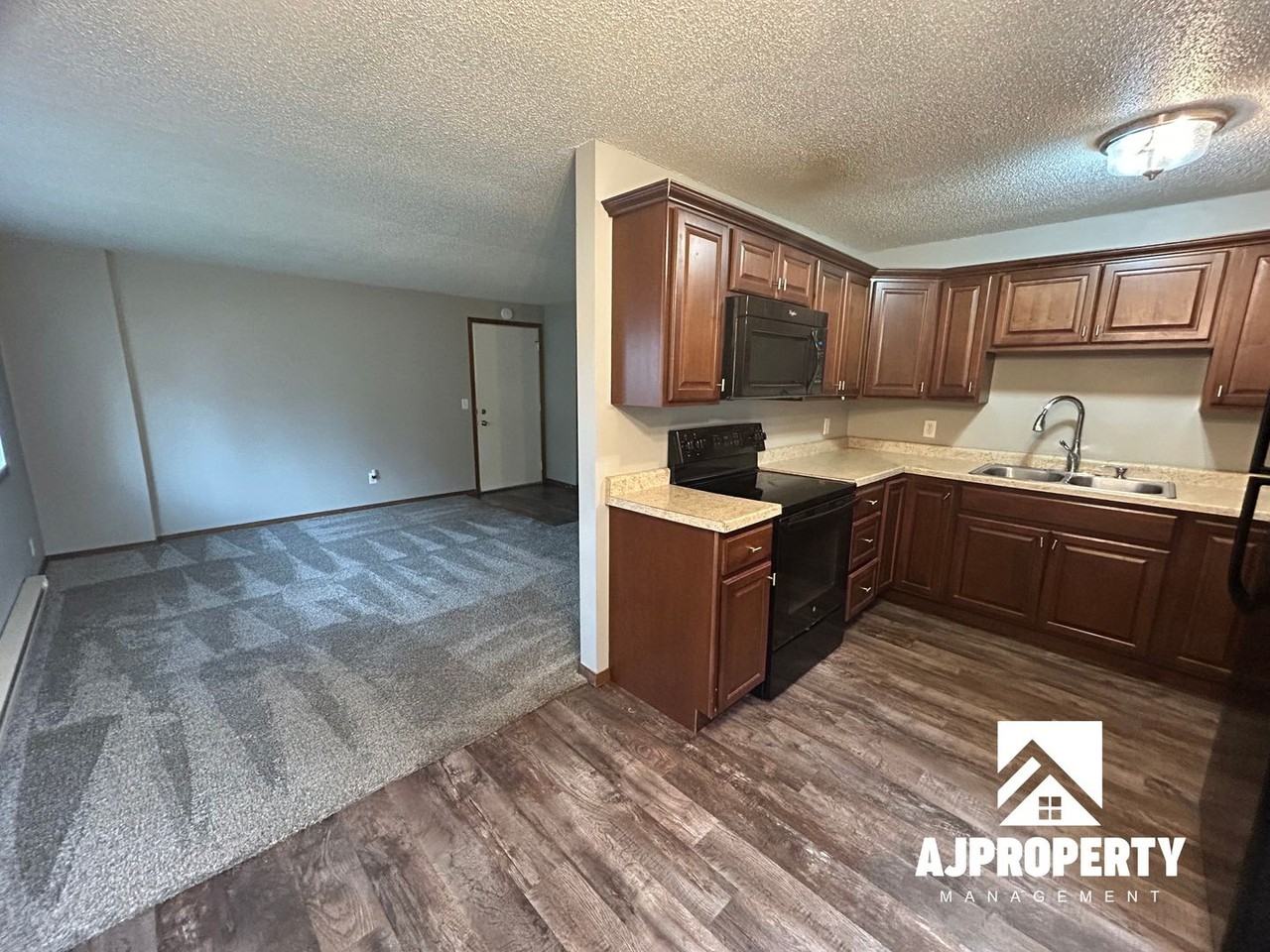 2109 S Cleveland Ave - Photo 5 of 14