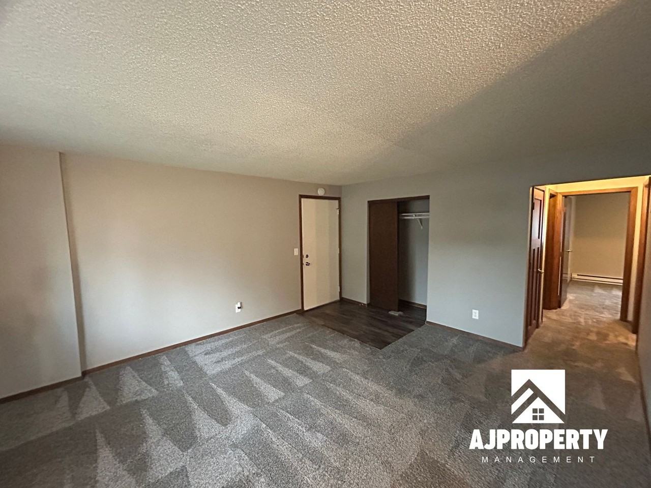 2109 S Cleveland Ave - Photo 6 of 14