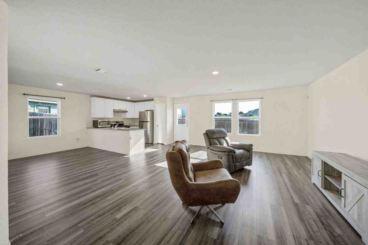 7058 Dominic Vly - Photo 4 of 25