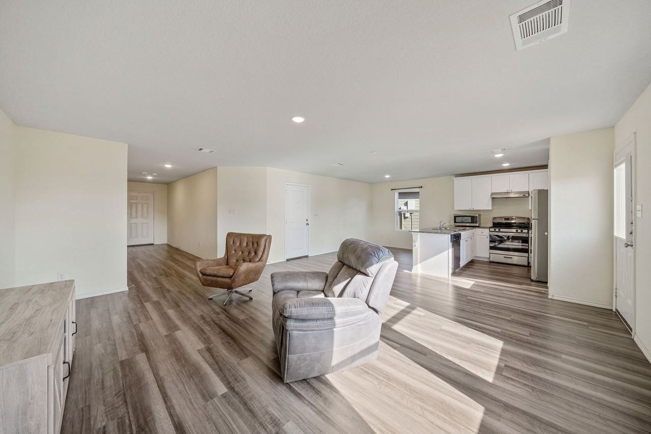 7058 Dominic Vly - Photo 5 of 25