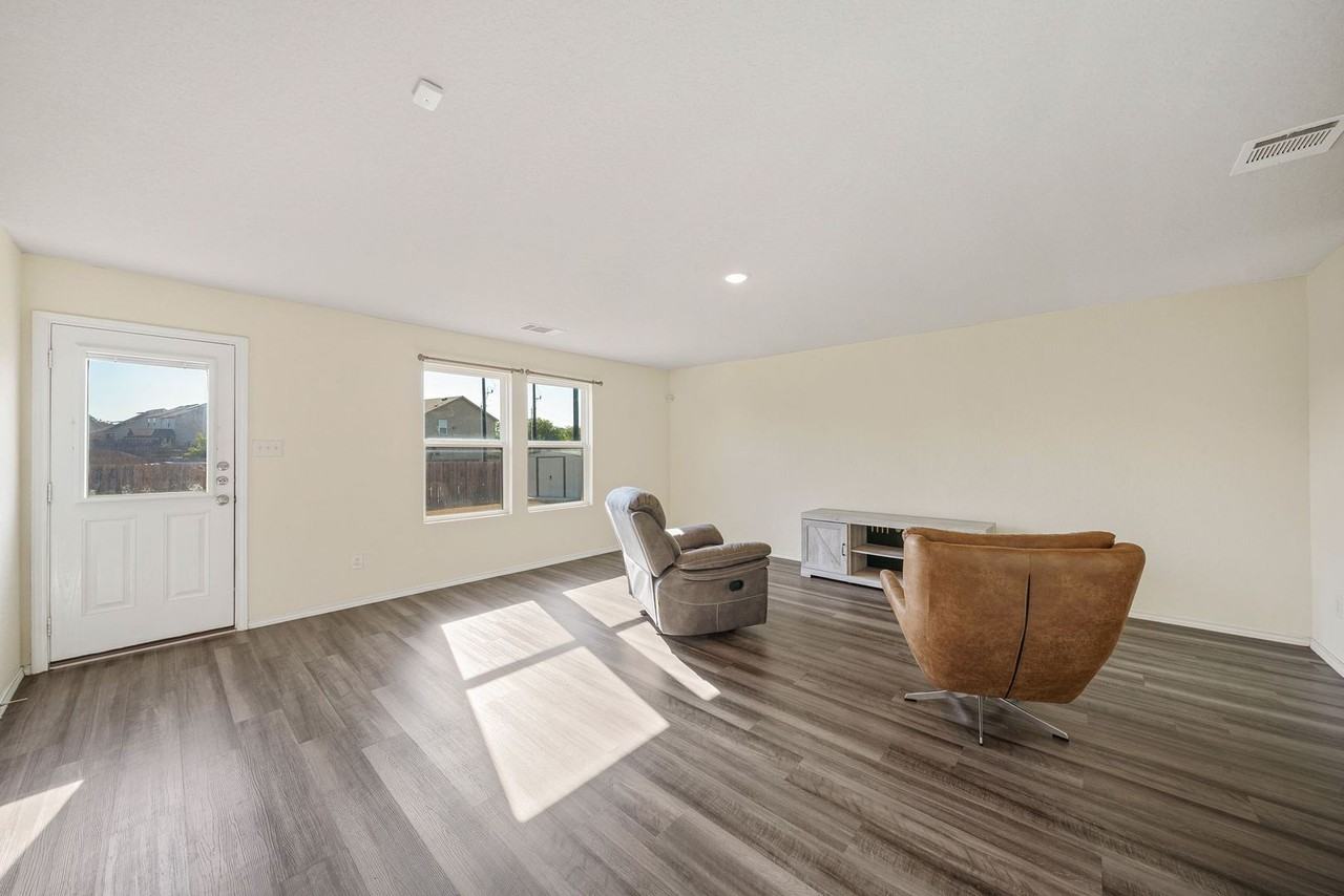 7058 Dominic Vly - Photo 7 of 25