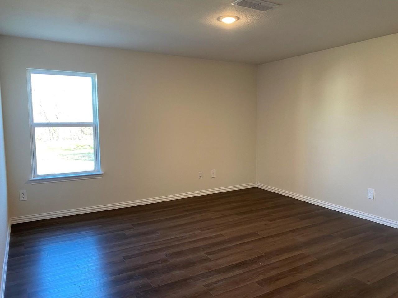 2203 Henry St #B - Photo 5 of 18