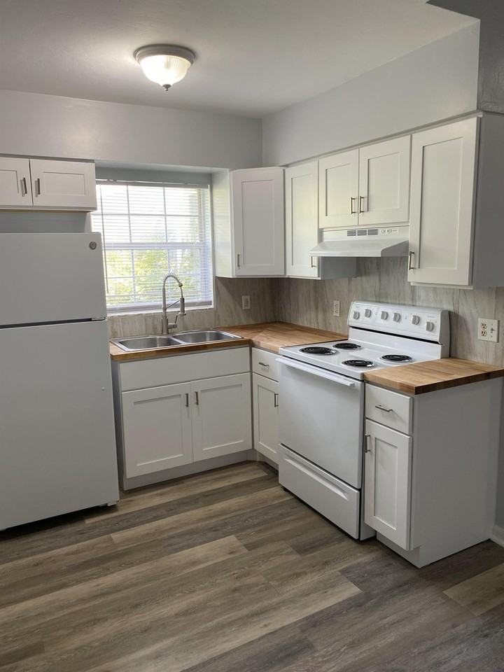 205 SE 1st Ave - Photo 2 of 17