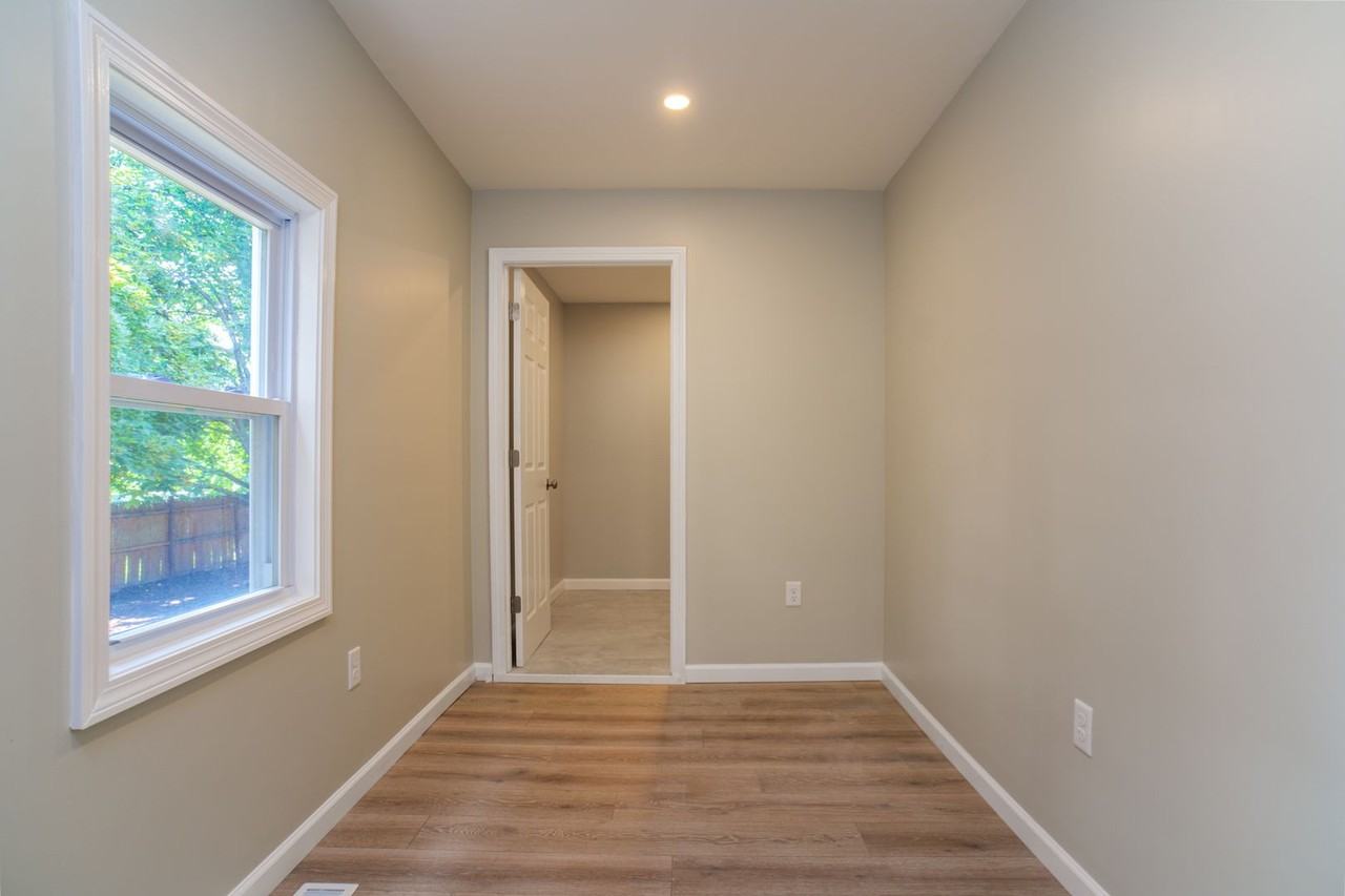 100 Oak St - Photo 2 of 37