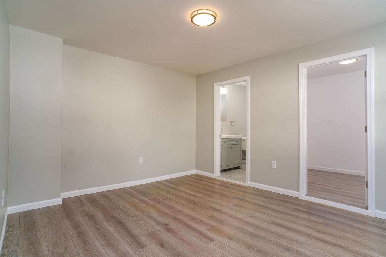 100 Oak St - Photo 3 of 37