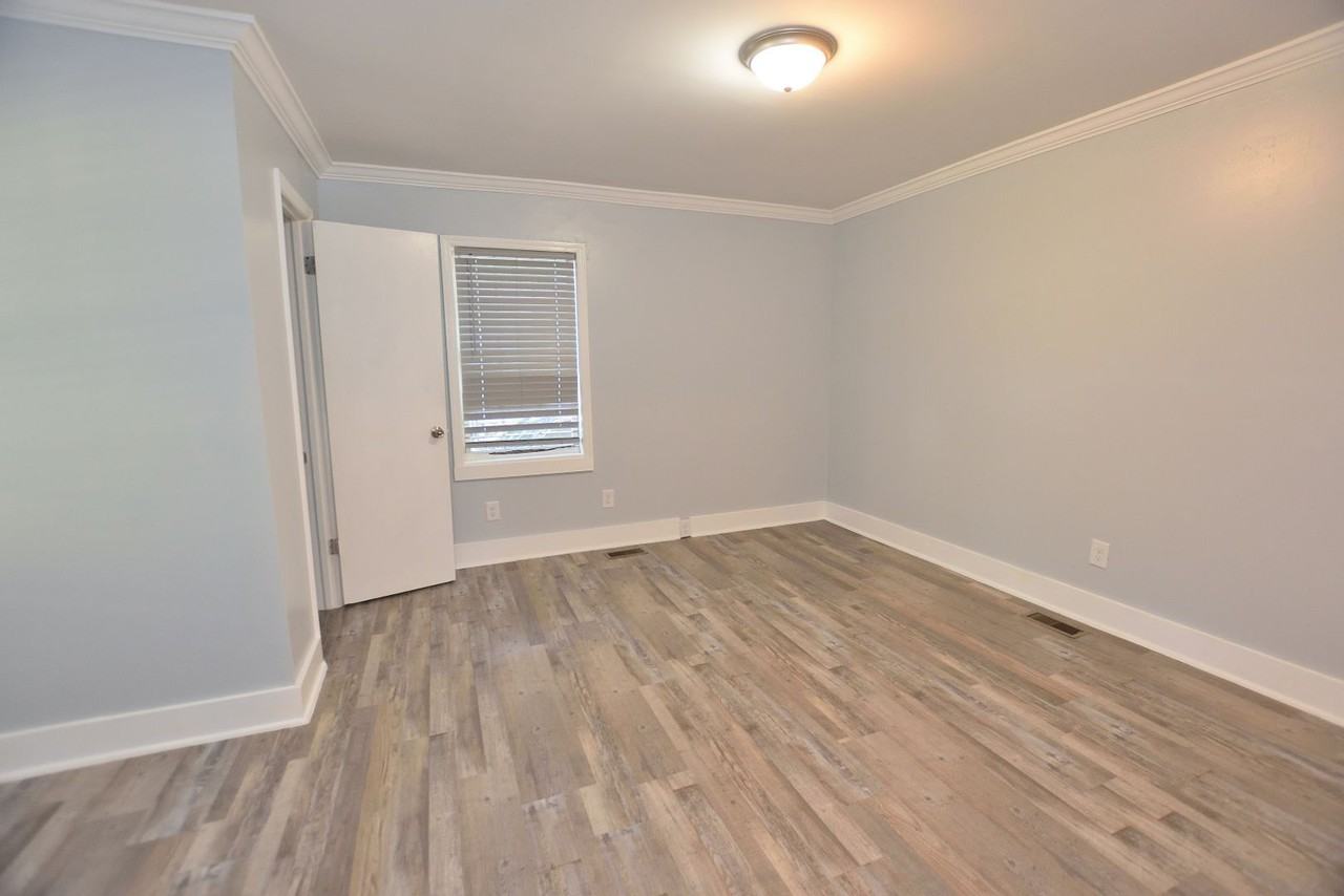 628 Nashville Rd - Photo 3 of 10