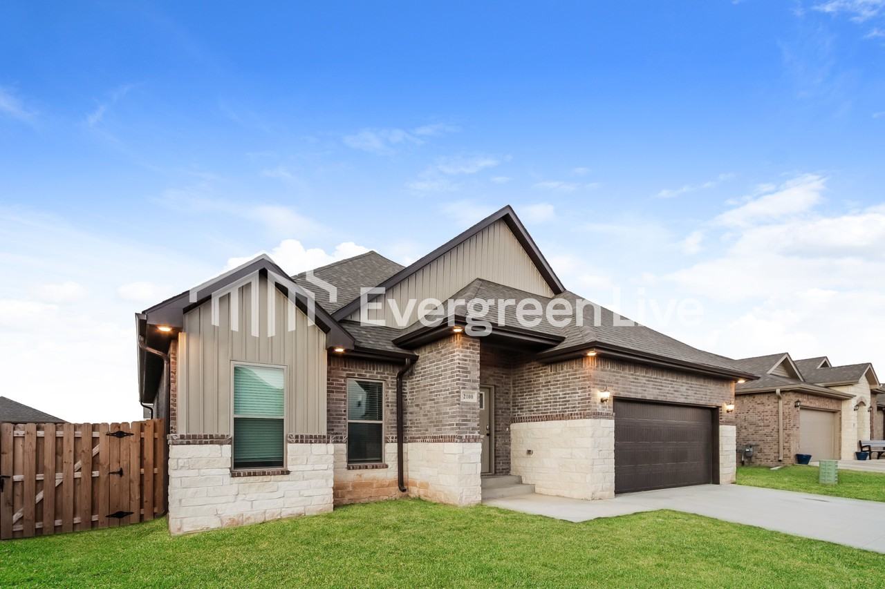 2100 Periwinkle Pl - Photo 2 of 15