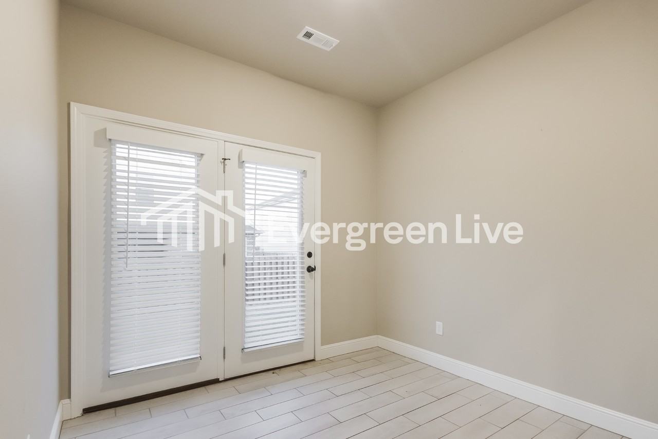 2100 Periwinkle Pl - Photo 3 of 15