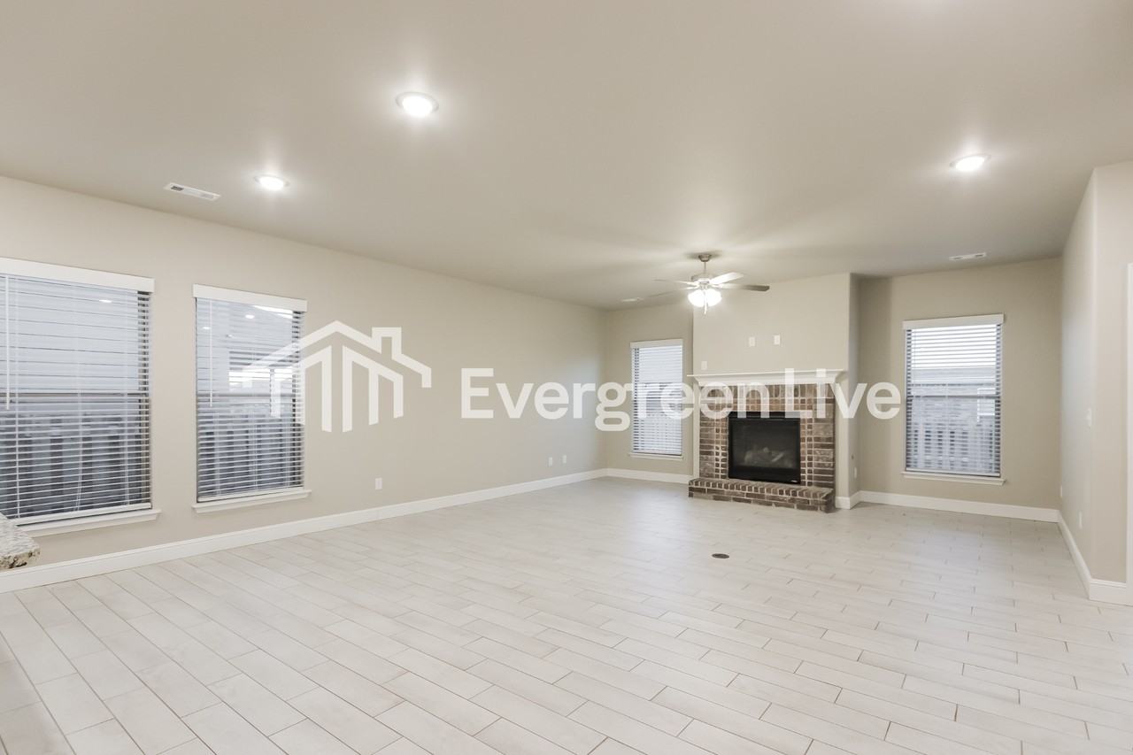 2100 Periwinkle Pl - Photo 4 of 15
