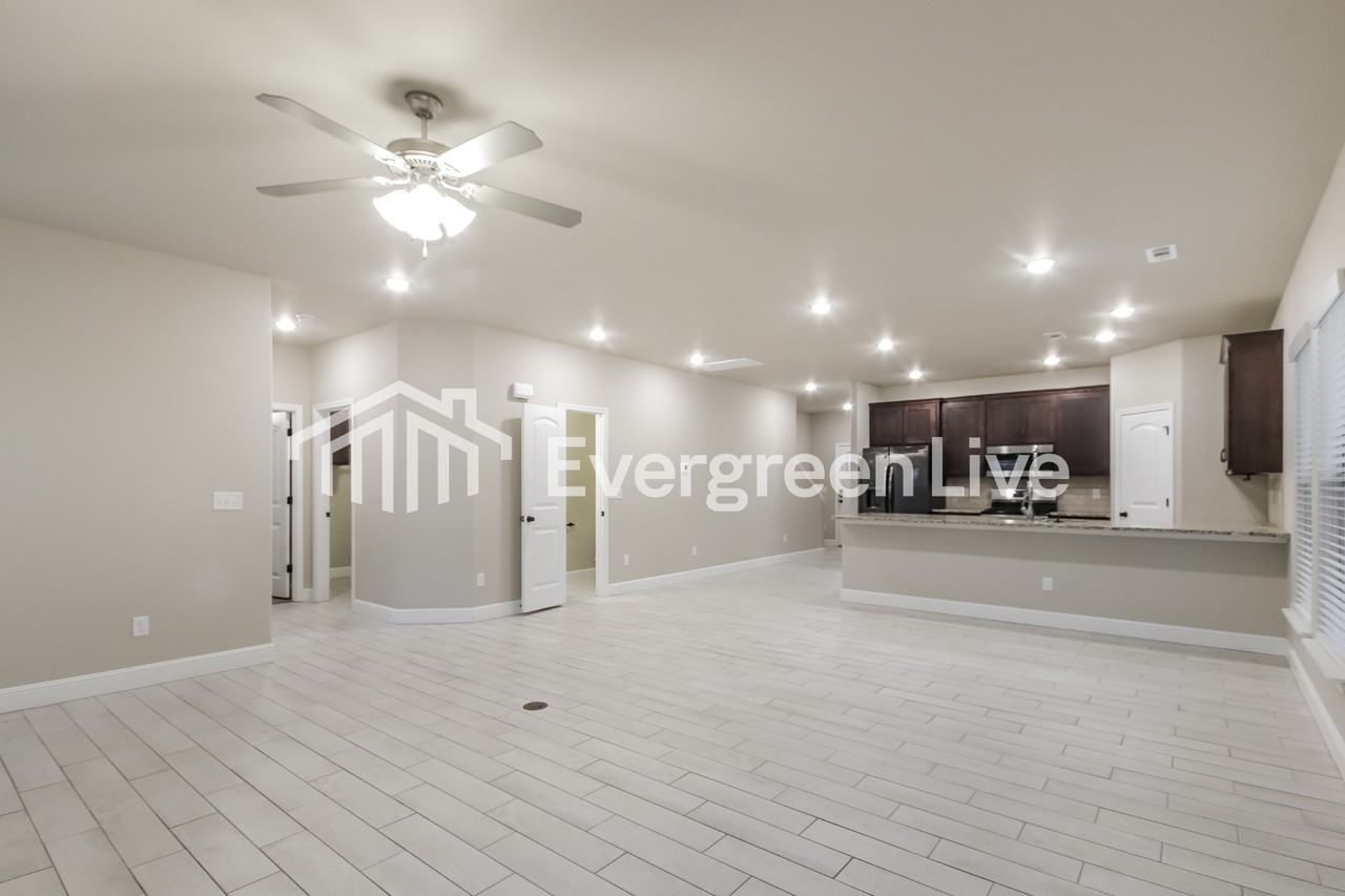 2100 Periwinkle Pl - Photo 5 of 15