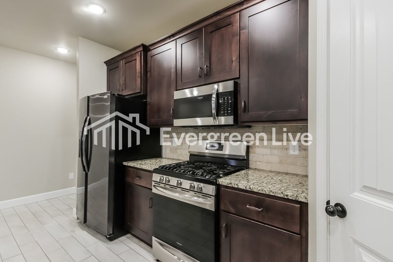 2100 Periwinkle Pl - Photo 7 of 15