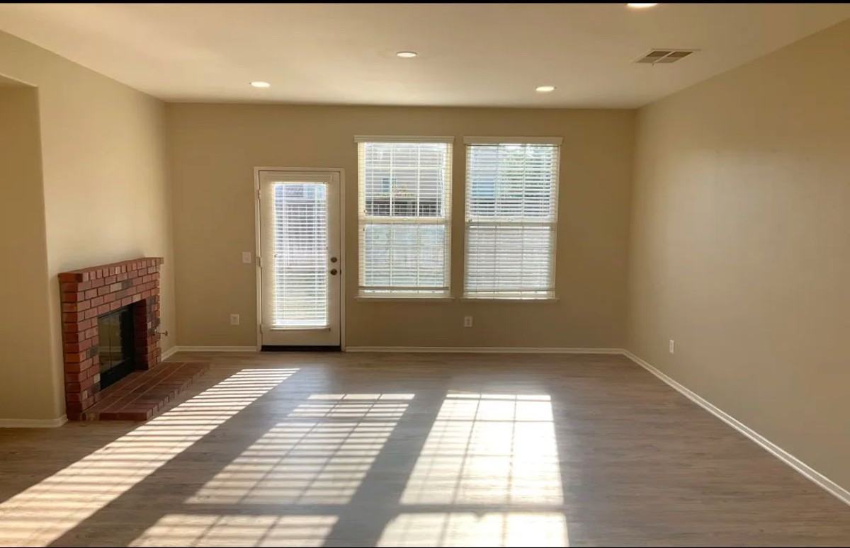 27624 Mangrove St - Photo 3 of 9