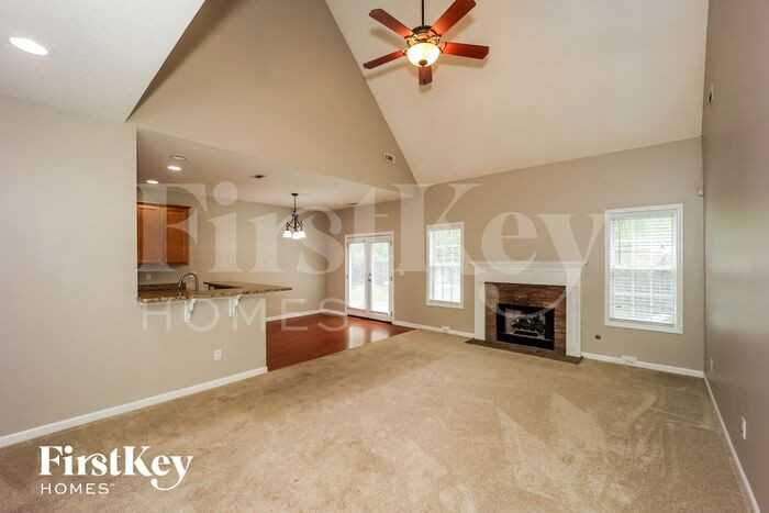 90 Medallion Park - Photo 3 of 15