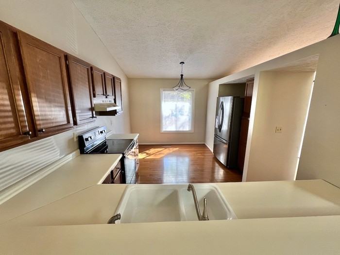 340 Bellpointe Cmns - Photo 2 of 17