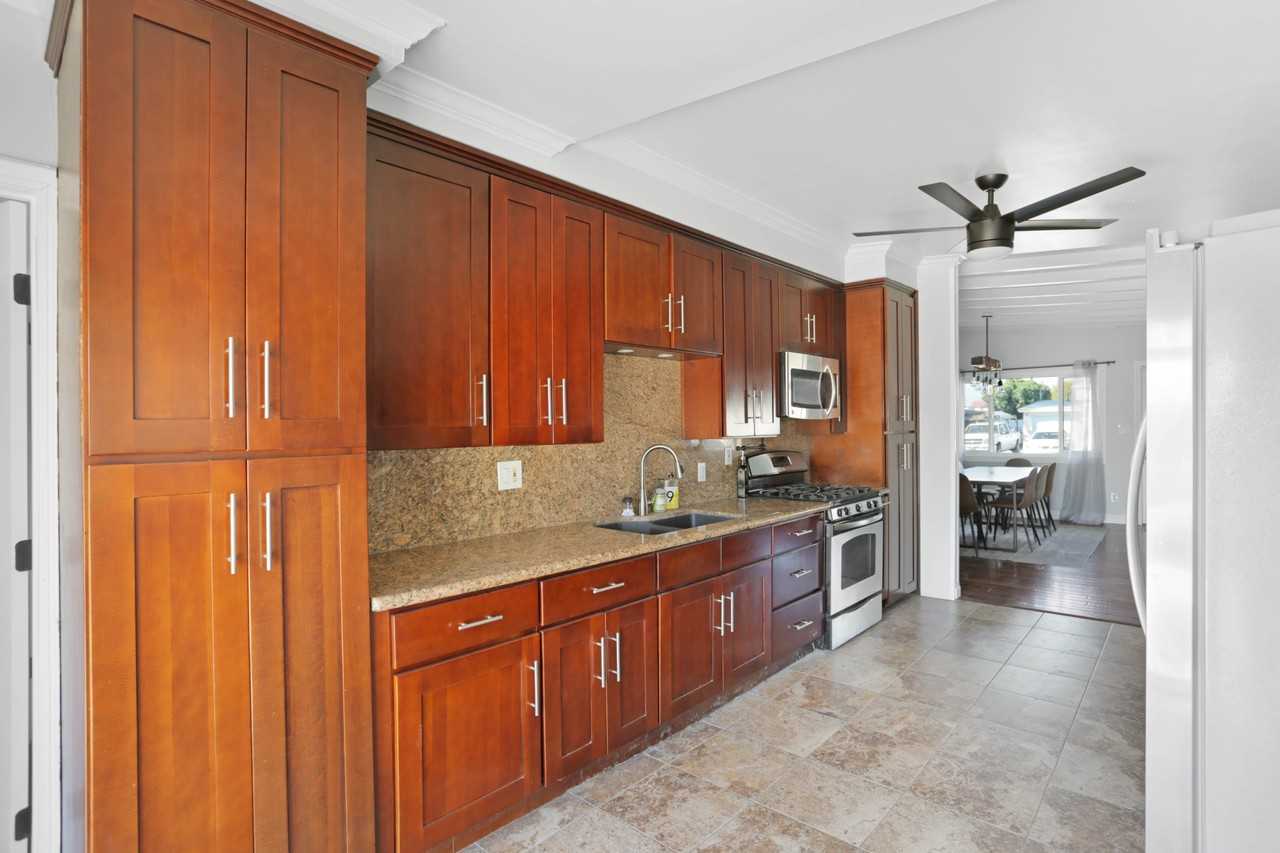 1271 Essex St #NA - Photo 4 of 30