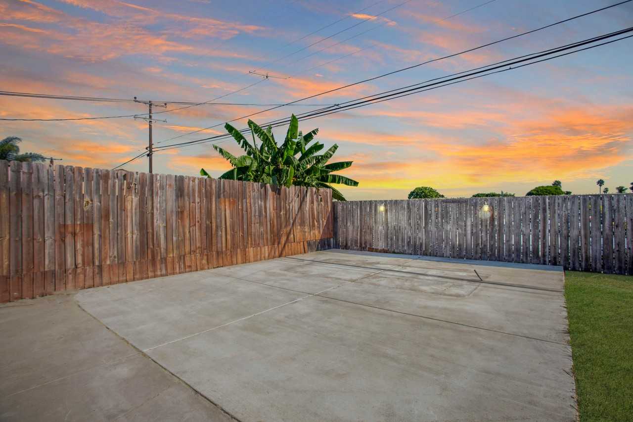 1271 Essex St #NA - Photo 6 of 30