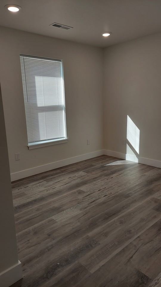 414 Eagle St #414 - Photo 2 of 9