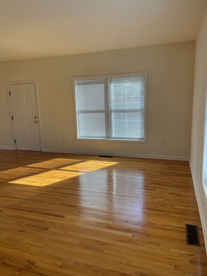 15 Washington St #1 - Photo 3 of 9