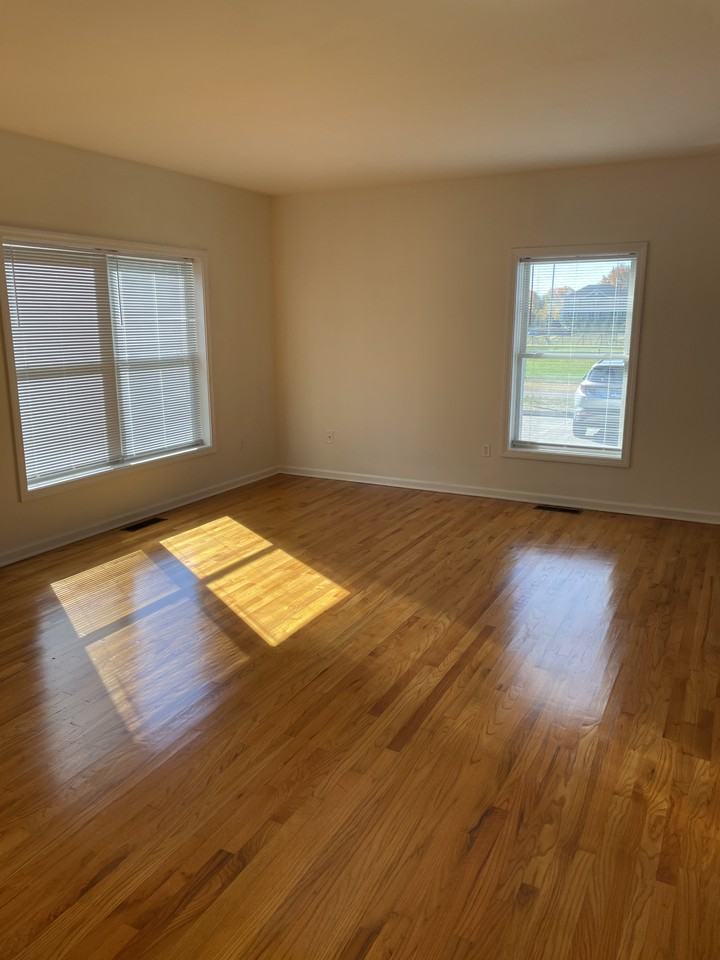 15 Washington St #1 - Photo 5 of 9