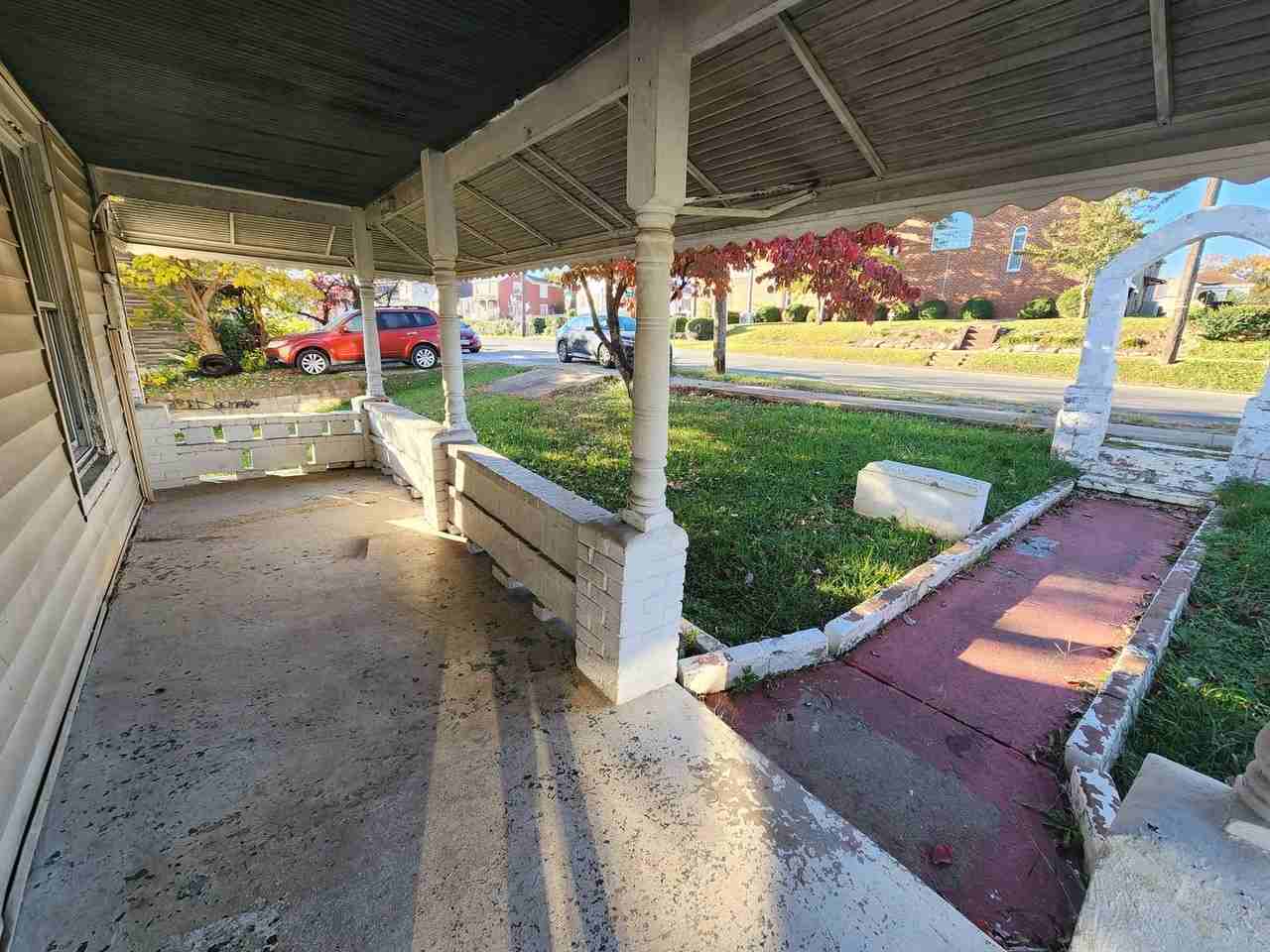 2248 Campbell Ave - Photo 3 of 17