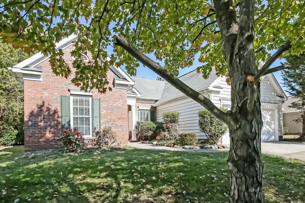 11128 Fox Cove Dr - Photo 3 of 16