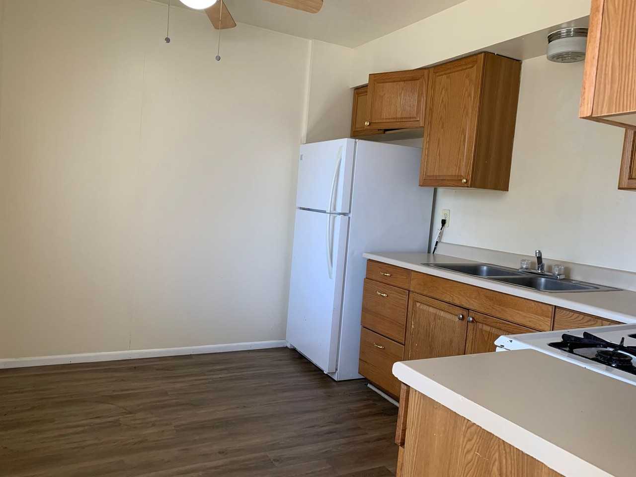 Large quiet two bedroom - Photo 2 of 10
