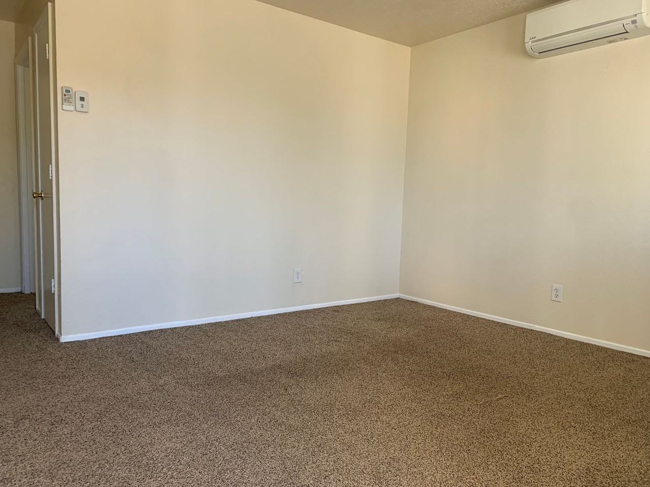 Large quiet two bedroom - Photo 4 of 10