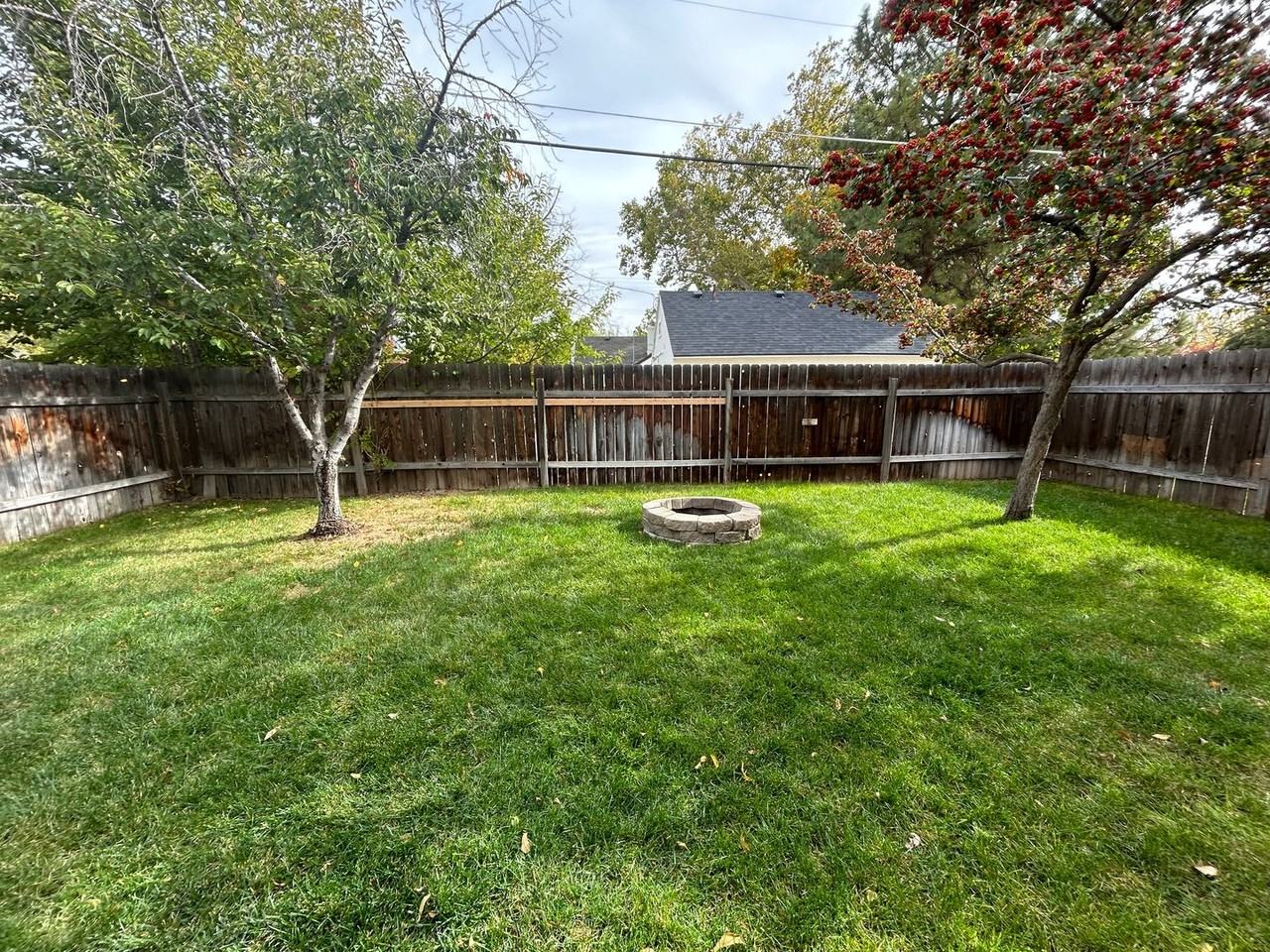 4220 W Grover St - Photo 2 of 24