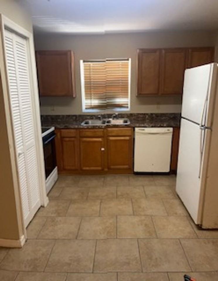 610 Cassin Ave - Photo 7 of 15