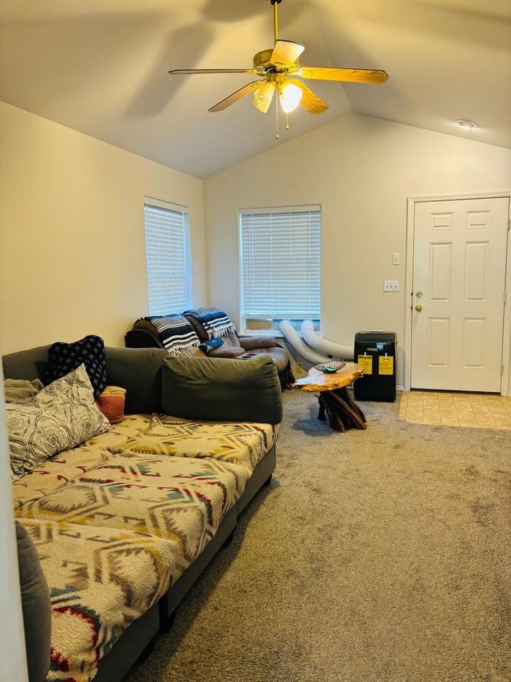 640 Green Tree Dr - Photo 4 of 43