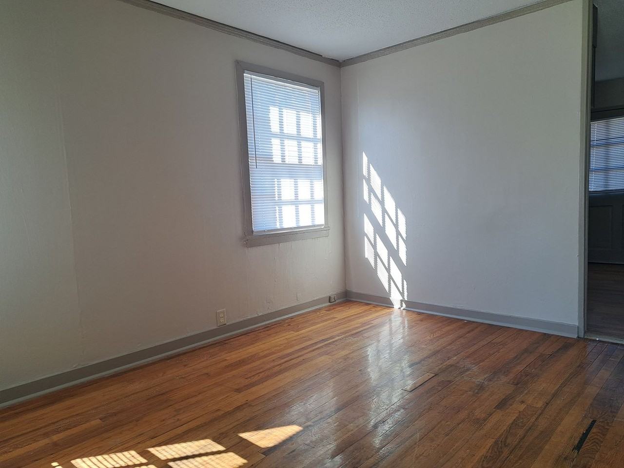 2935 Jackson St - Photo 2 of 11