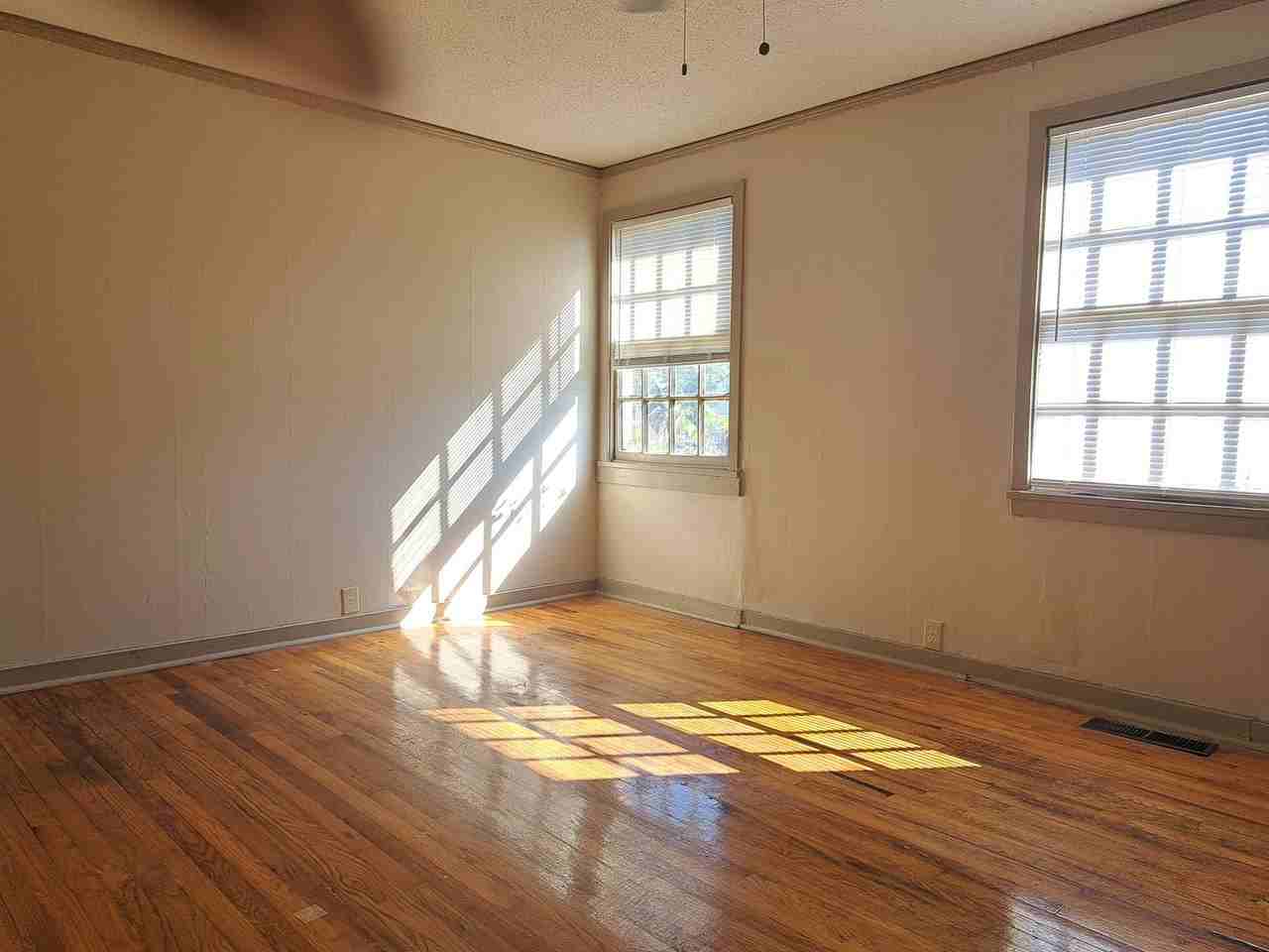 2935 Jackson St - Photo 3 of 11