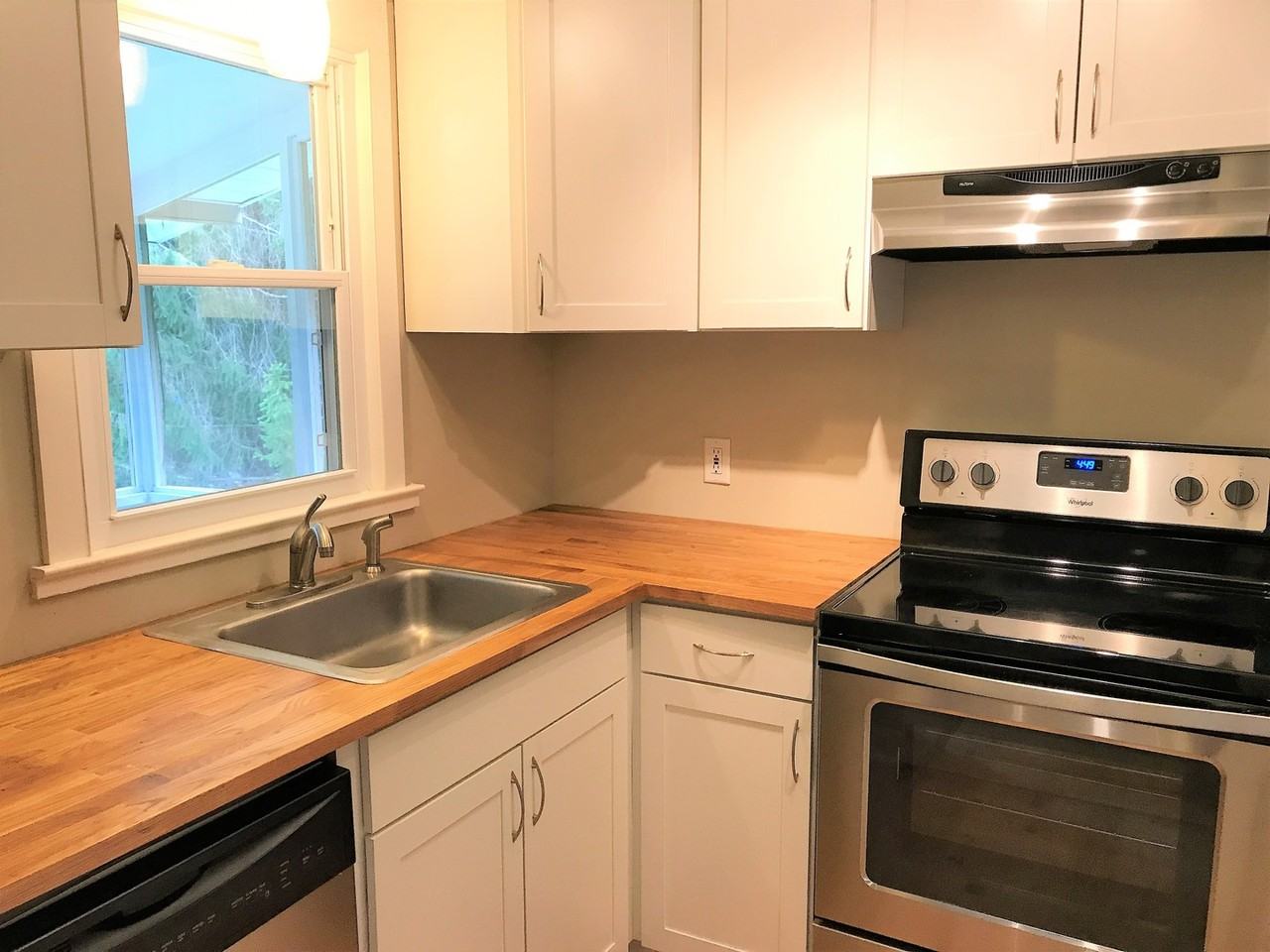 24 Sunnyside Lane - Photo 3 of 6