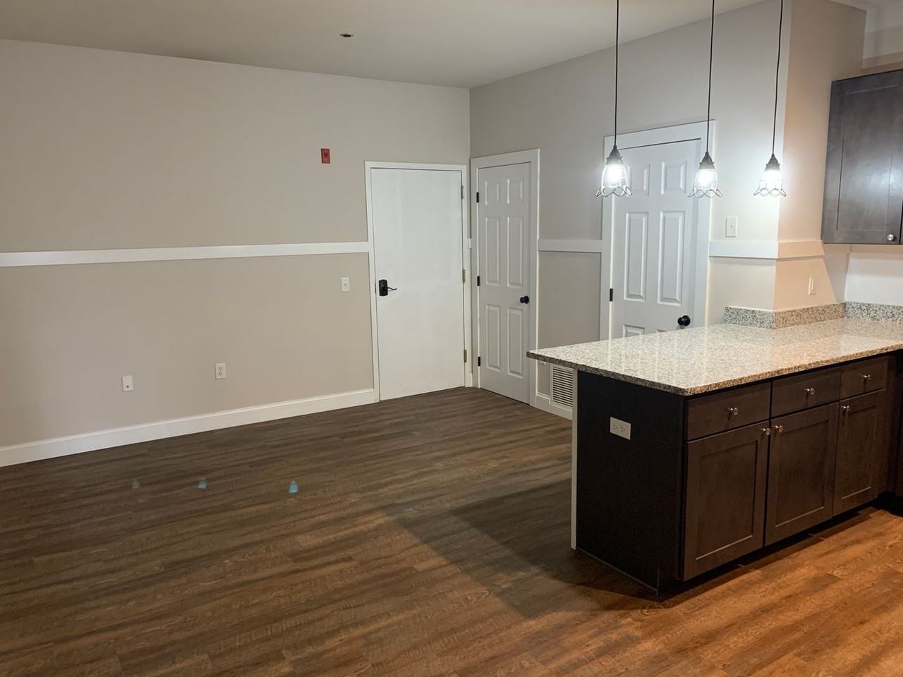 238 N George St - Photo 4 of 12