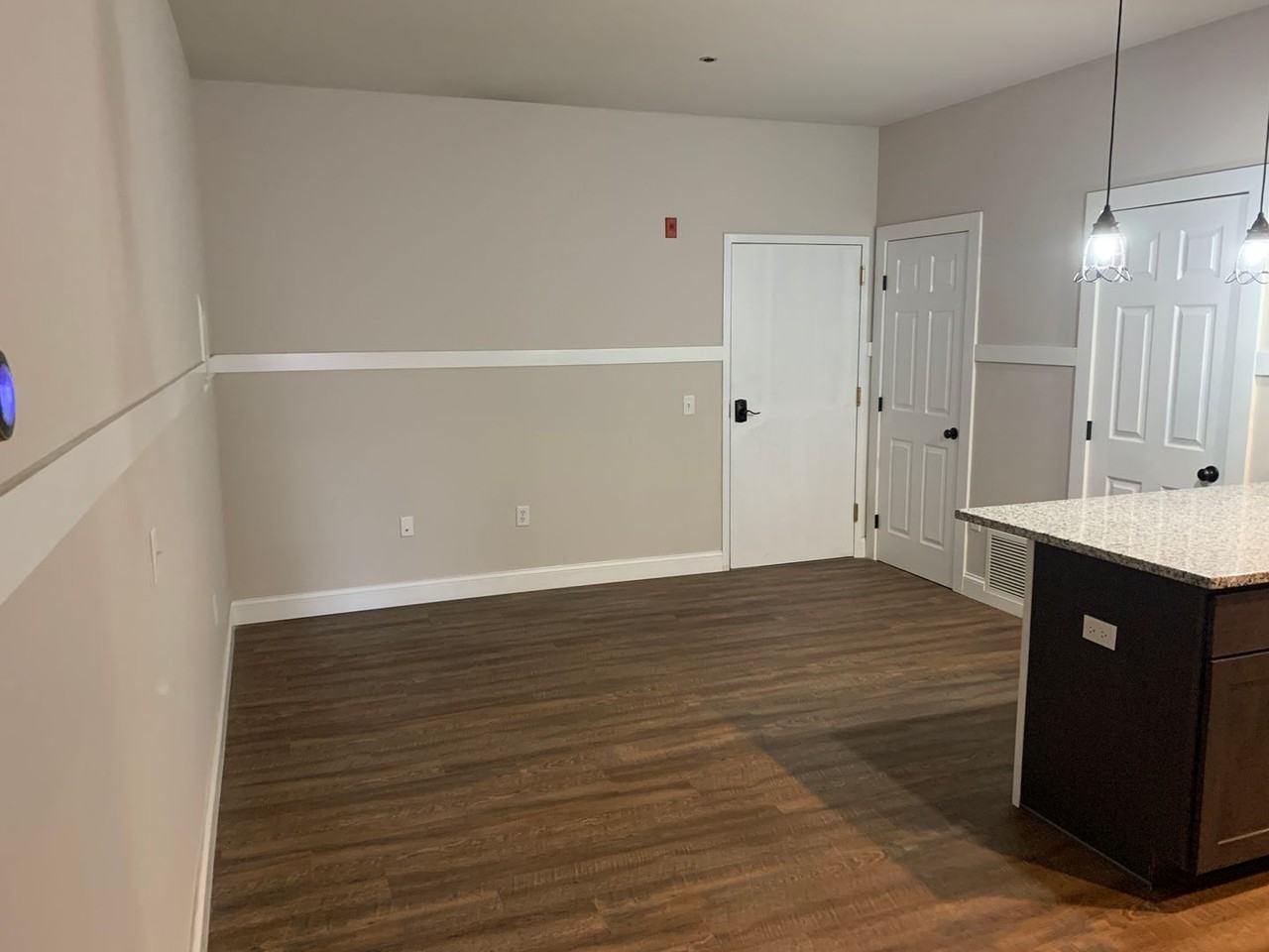 238 N George St - Photo 5 of 12