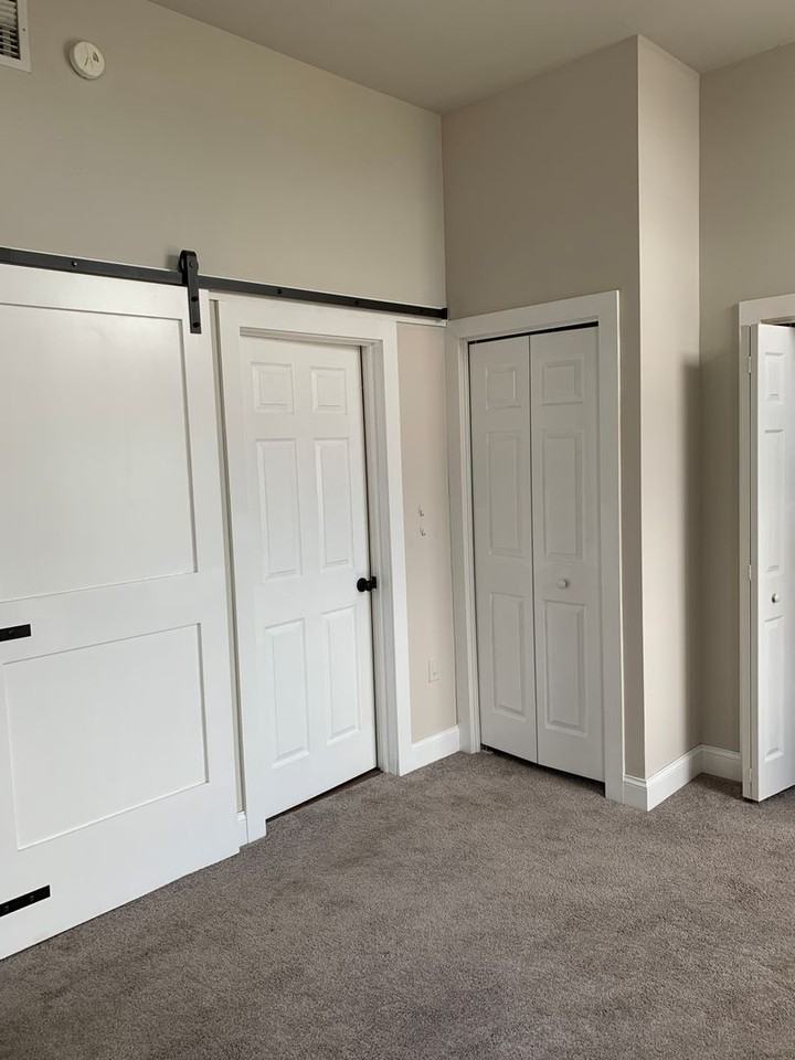 238 N George St - Photo 7 of 12